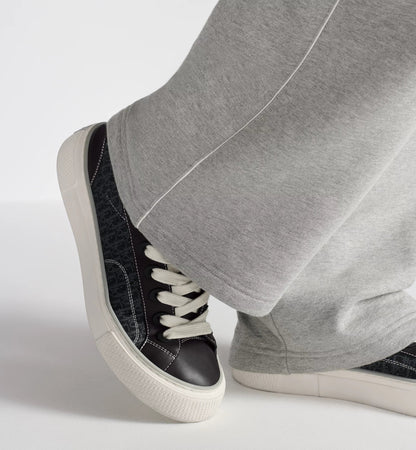B33 Spin Sneaker